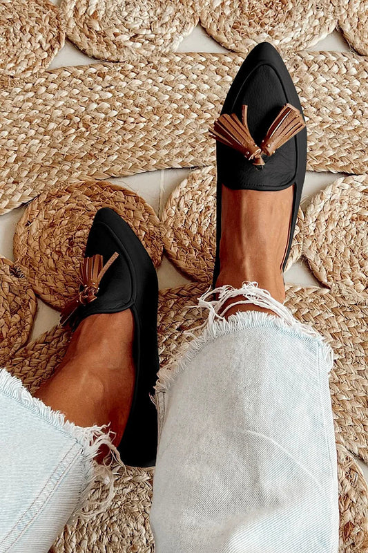 Pointed loafers with tassel