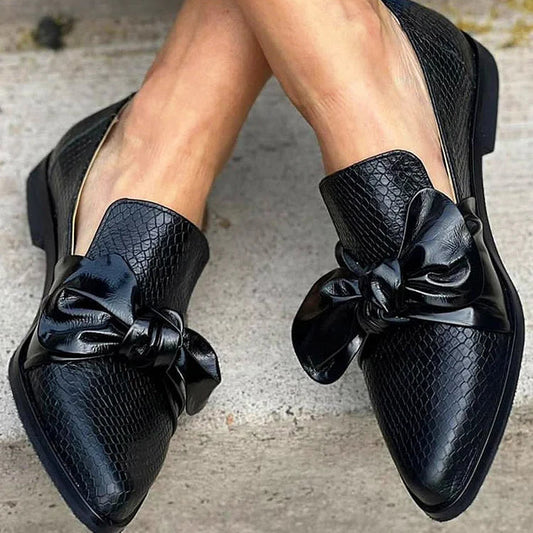 Black loafer with shiny bow