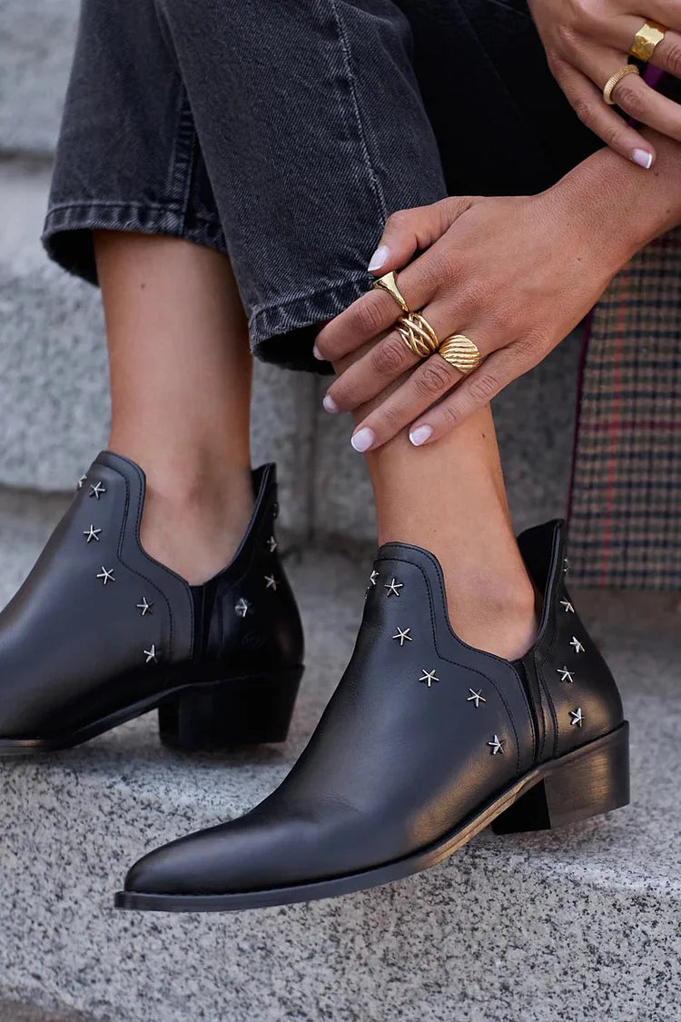 Ankle boot with star details